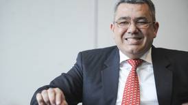 Banca para el Desarrollo suspende temporalmente a su director ejecutivo, Miguel Aguiar