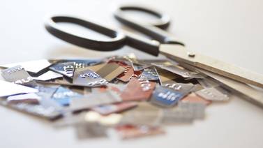 EF Explica: Pagar solo el mínimo de la tarjeta de crédito dificulta la disminución de la deuda