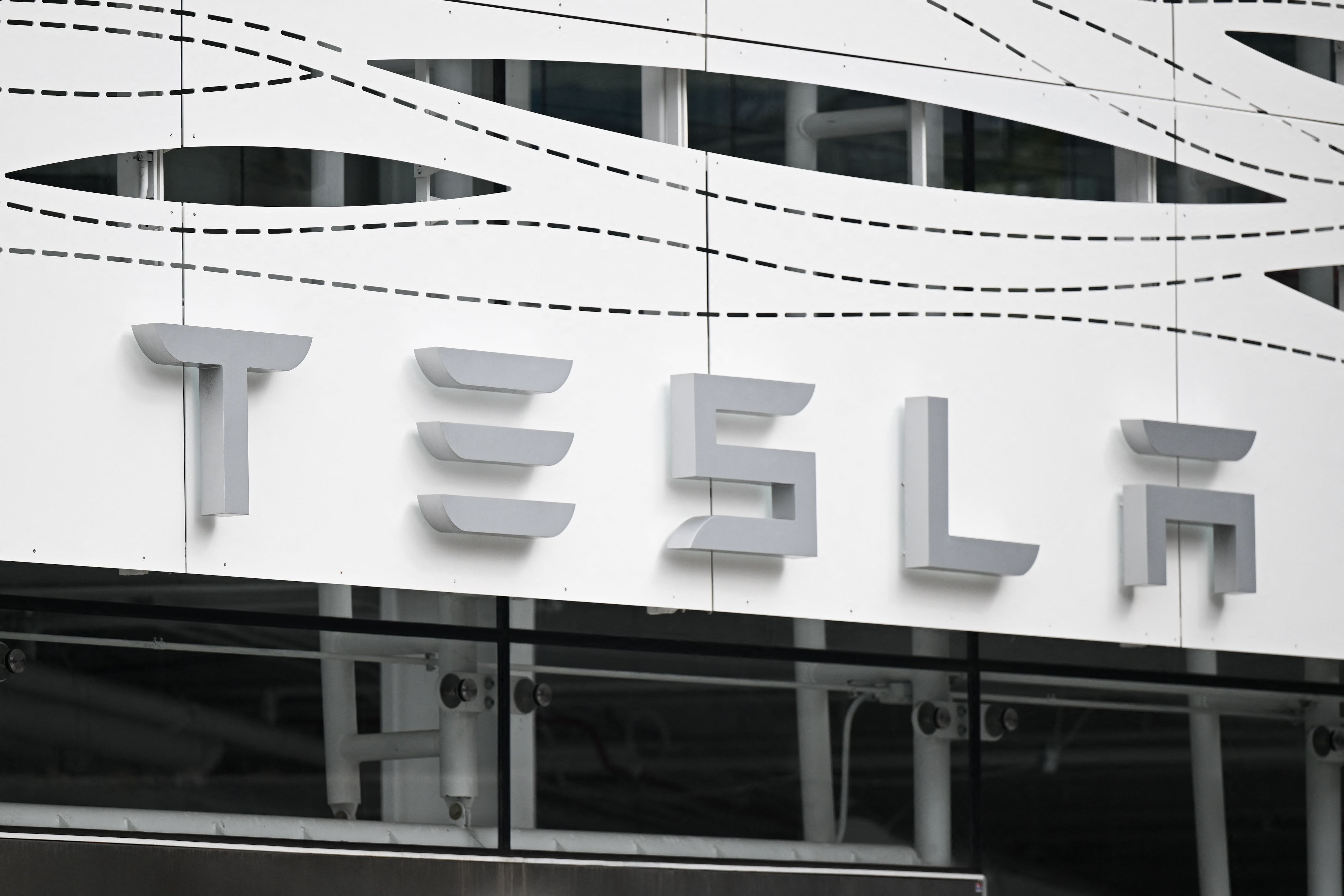 La ganancia neta de Tesla cayó un 55% durante el primer trimestre del 2024. 