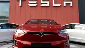 Acusan a Tesla de engañar a los consumidores sobre sus sistemas de asistencia al conductor