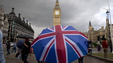 Reino Unido evita la recesión pero su economía sigue en peligro por elevada inflación