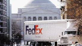 UPS y FedEx caen tras reporte de que Amazon hará entregas