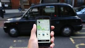 Uber podrá seguir operando en Londres, según tribunal 