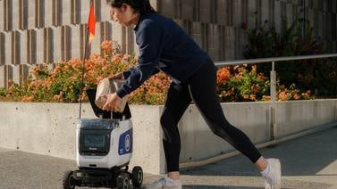 Un robot entrega burritos en la universidad