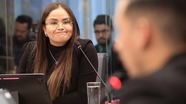 Renuncia Joselyn Chacón, ministra de Salud