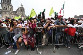 México cierra campaña presidencial con dos mujeres en pugna