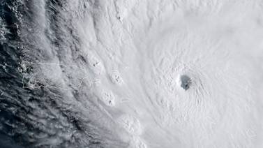 ¿Cómo obtienen los huracanes su nombre?
