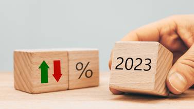 Empleo cae y salarios reales se estancan, pero el consumo crece: la explicación parece ser la deuda