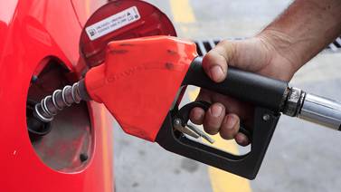 Gasolina súper y diésel subirán de precio y la regular bajará en nuevo ajuste de la Aresep