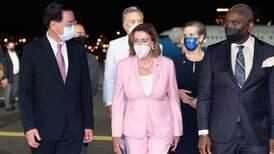 Nanci Pelosi llegó a Taiwán y China acusa a Estados Unidos de jugar con fuego