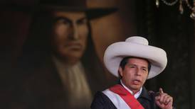 Presidente de Perú se salva de ser destituido por el Congreso