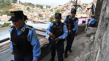Honduras intensifica la cruzada contra pandillas y emula el estilo de su vecino Bukele