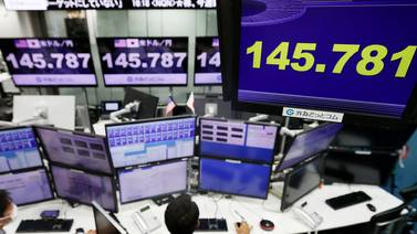 Gobierno de Japón interviene en el mercado cambiario para sostener al yen, que se ha desplomado frente al dólar