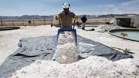 Bolivia firma acuerdo con consorcio chino para instalar dos plantas de litio en salares
