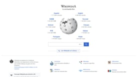 Computadora del creador de Wikipedia y logo de su primera página en venta