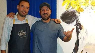 Iban a abrir una ventana de empanadas en Escalante, pero se decidieron por crear un restaurante de cocina argentina en una casa antigua de Cartago