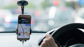 Uber y DiDi afirman que sus tarifas aumentaron por la restricción vehicular y limitación de flota