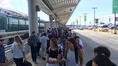 Insuficiencia, el mal de las medidas de Migración para evitar caídas de sistemas en aeropuertos
