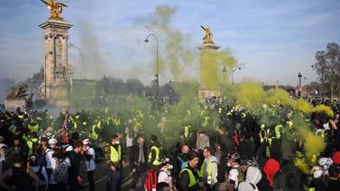 Francia busca respuestas a faltas de policía ante disturbios