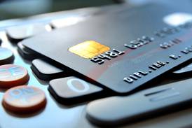 Tasas para créditos de consumo y tarjetas suben mientras que la tendencia para otros préstamos es hacia la baja