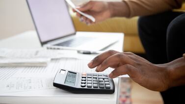 ¿En qué escenarios se pueden aplicar las deducciones y créditos fiscales en el impuesto sobre la renta?