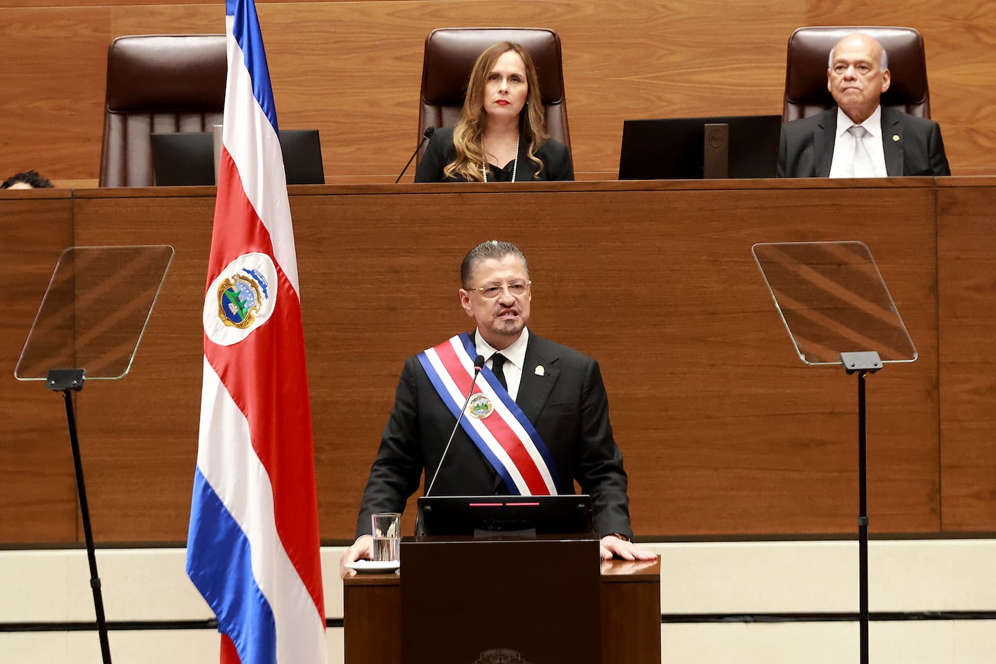 El último informe de Rodrigo Chaves: el contraste entre el rigor fiscal y las promesas sin concretar
