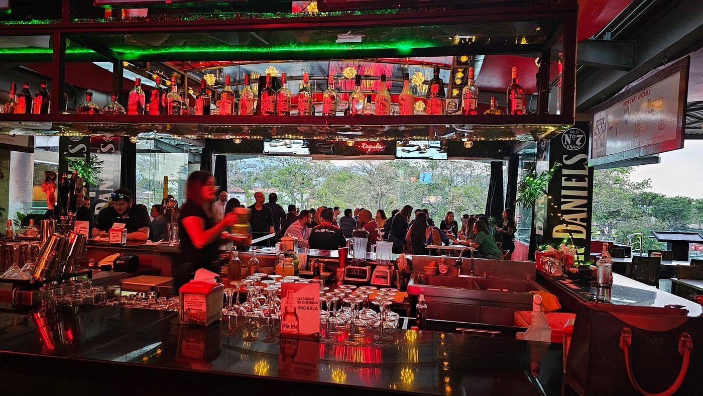 Bar C Lounge, Cariari