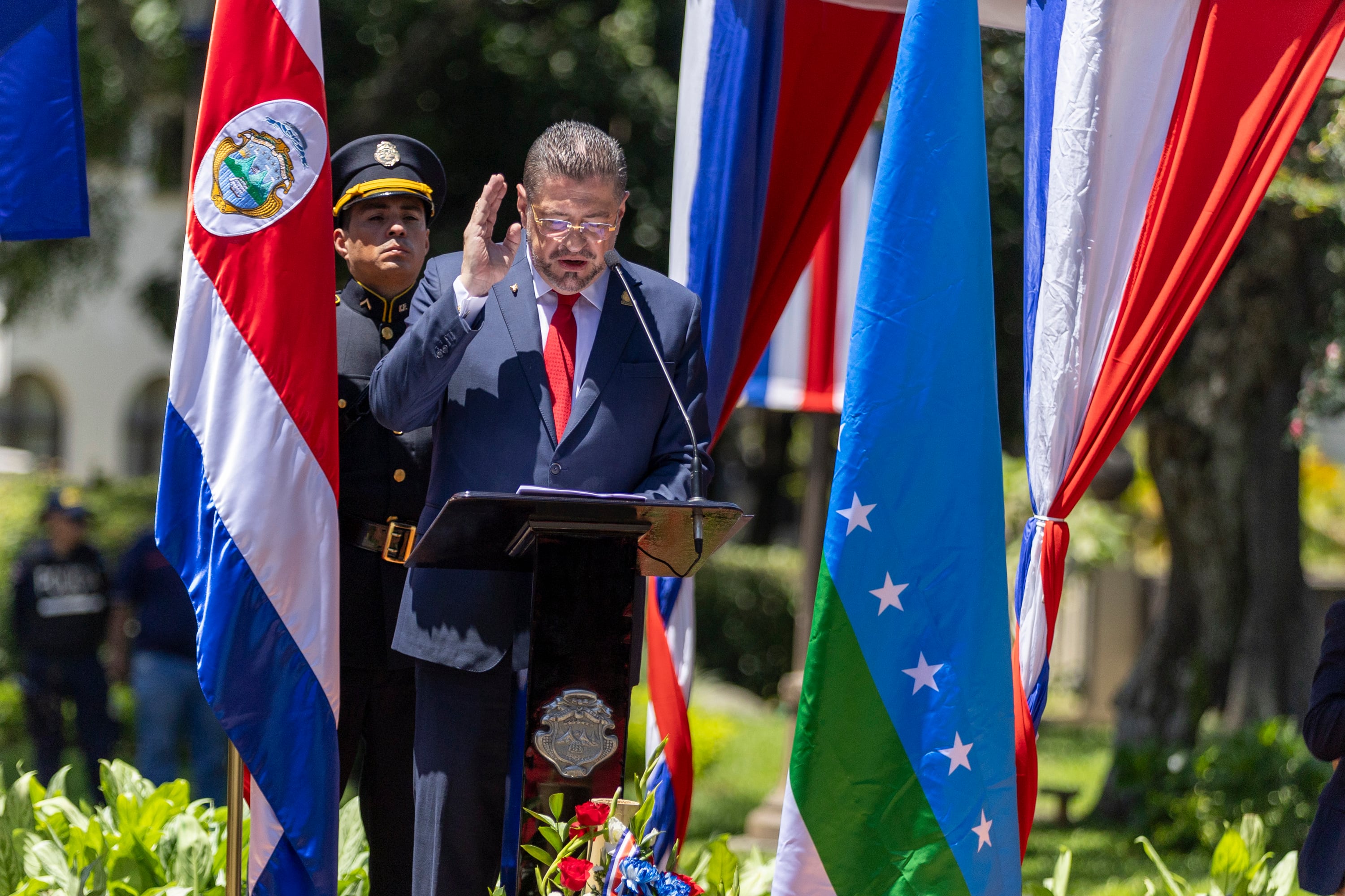 15/09/2024, San José, Paruqe Nacional y Avenida Segunda, celebración del acto cívico de los 203 años de independencia y el desfile de las bandas de las escuelas y colegios de San José, en el acto cívico estuvo el presidente de la república Rodrigo Chaves junto a la primera dama Signe Zeikate, y el alcalde de San José, Luis Diego Miranda, tambien ministros y diputados junto a varios diplomaticos.