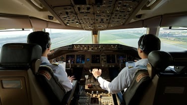 ¿Quiere ser piloto o tripulante de cabina? Esta es la oferta de carreras y precios en Costa Rica