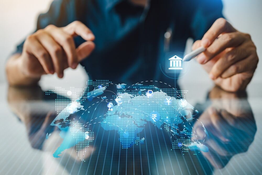 Mapa mundial conectado por líneas y símbolos de dólares