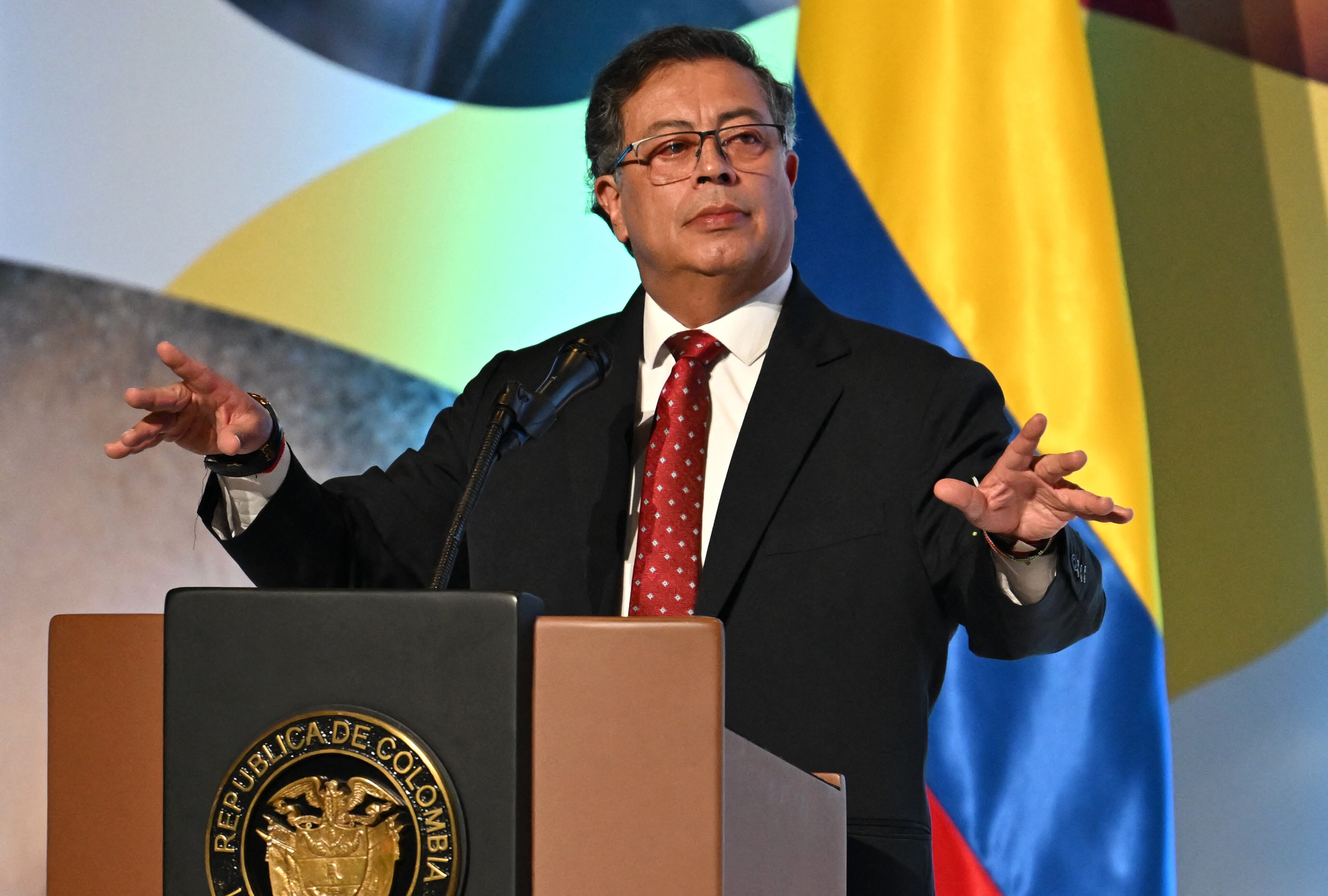 El presidente de Colombia, Gustavo Petro, expulsó este miércoles a la delegación diplomática de Israel en Bogotá después de que la flotilla con ayuda humanitaria que viajaba rumbo a Gaza fuera interceptada por las fuerzas israelíes.