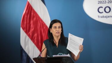 Fiscalía investiga “millonario sobreprecio” en contrato de la CCSS y detiene a su presidenta, Marta Esquivel. Explicamos el caso