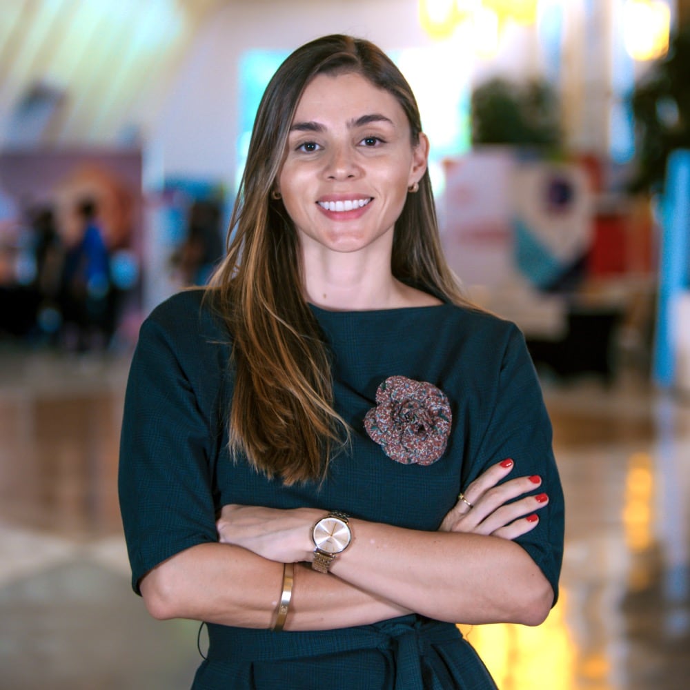 Laura López es máster en Políticas Públicas de la Universidad Autónoma de Madrid, España y máster en Desarrollo Económico del Institute de Social Studies Erasmus de Rottederman University, Holanda, así como Economista de la Universidad de Costa Rica (UCR).