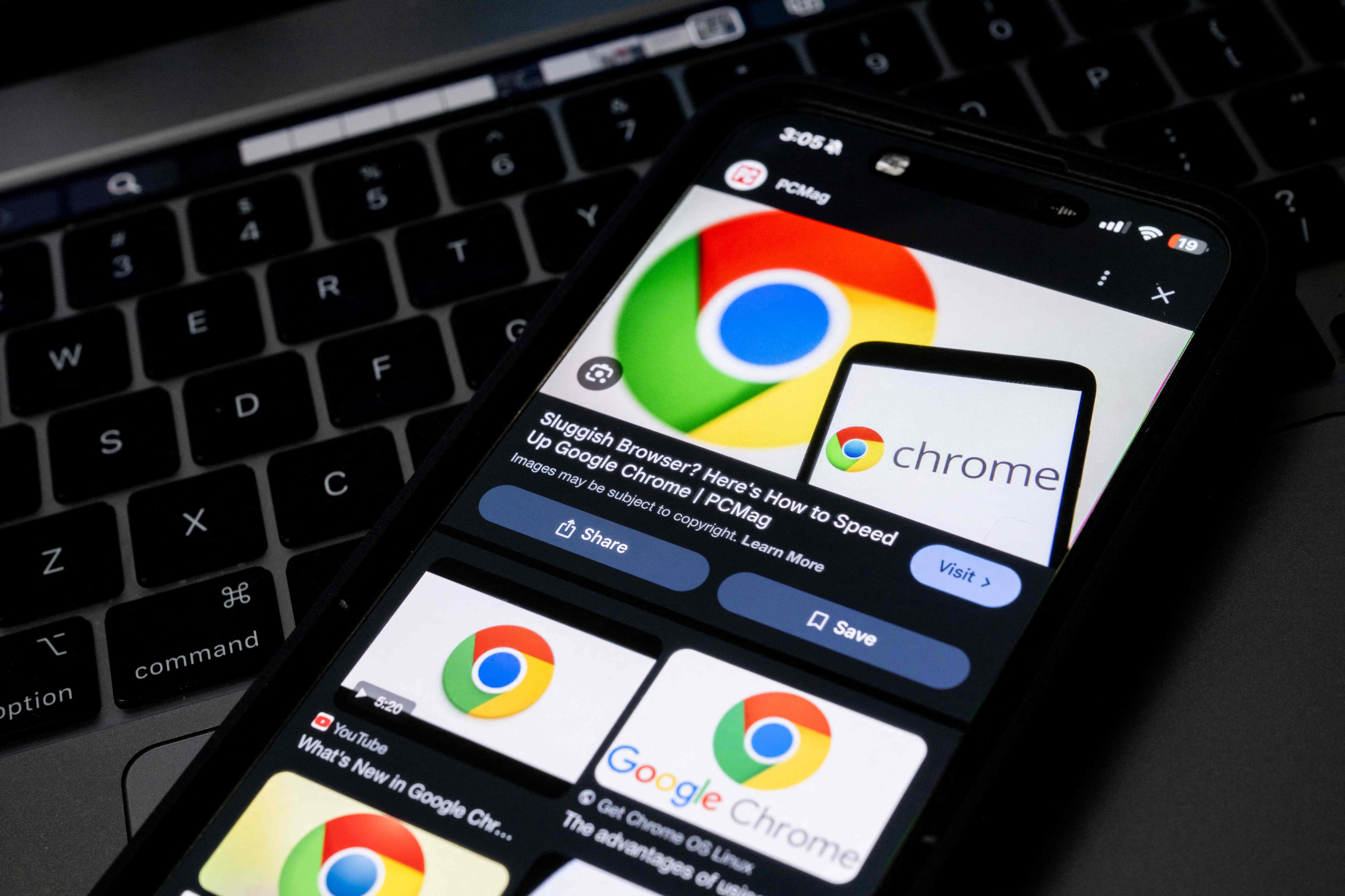 AUSTIN, TEXAS - NOVEMBER 21: In this photo illustration, Google Chrome logos are displayed on a cell phone on November 21, 2024 in Austin, Texas. The Justice Department has requested that a federal court force Google to sell off its Chrome web browser, as part of an effort to break its monopoly on internet seaches. (Photo illustration by Brandon Bell/Getty Images) (Photo by Brandon Bell / GETTY IMAGES NORTH AMERICA / Getty Images via AFP)