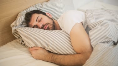 Dormir para tener músculo: cómo el sueño profundo construye tu cuerpo