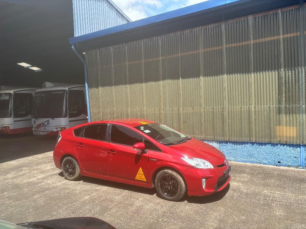 Toyota Prius 2014 (placa ABQ966), con una rebaja del 45%