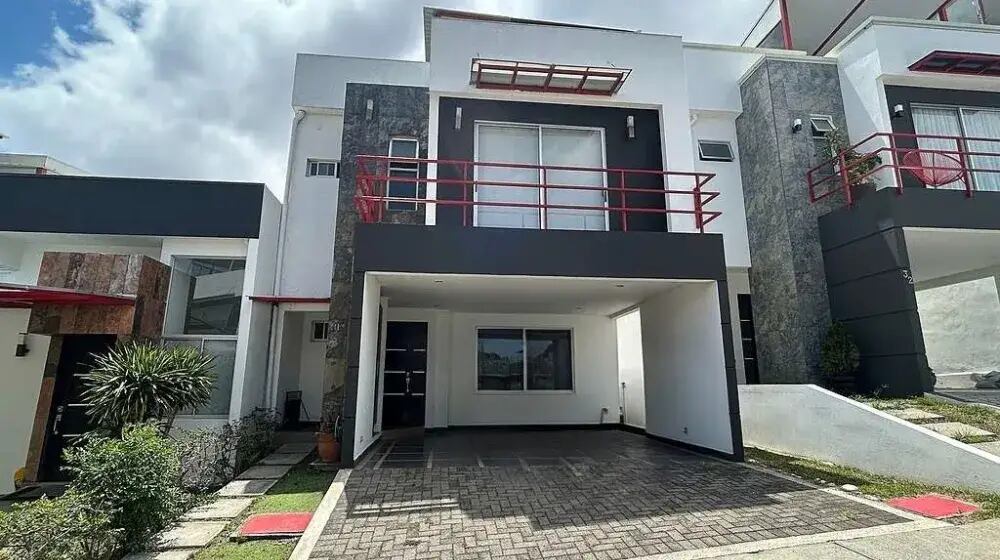 Casa ubicada en el Condominio Tecknau, en San Miguel de Santo Domingo de Heredia.
