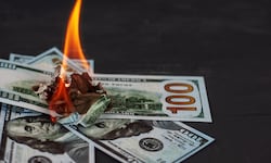 Así les cambió la vida a las personas que ganan en dólares y perdieron hasta un 30% de su poder adquisitivo