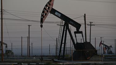 Caída del precio del petróleo: temor a sobreoferta por OPEP+