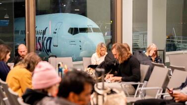 Regulador de EE. UU. recomienda inspeccionar los Boeings 737-900ER después del accidente de Alaska Airlines