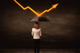 Empresas buscan blindarse ante caída del dólar: estas son las herramientas bancarias para evitar pérdidas