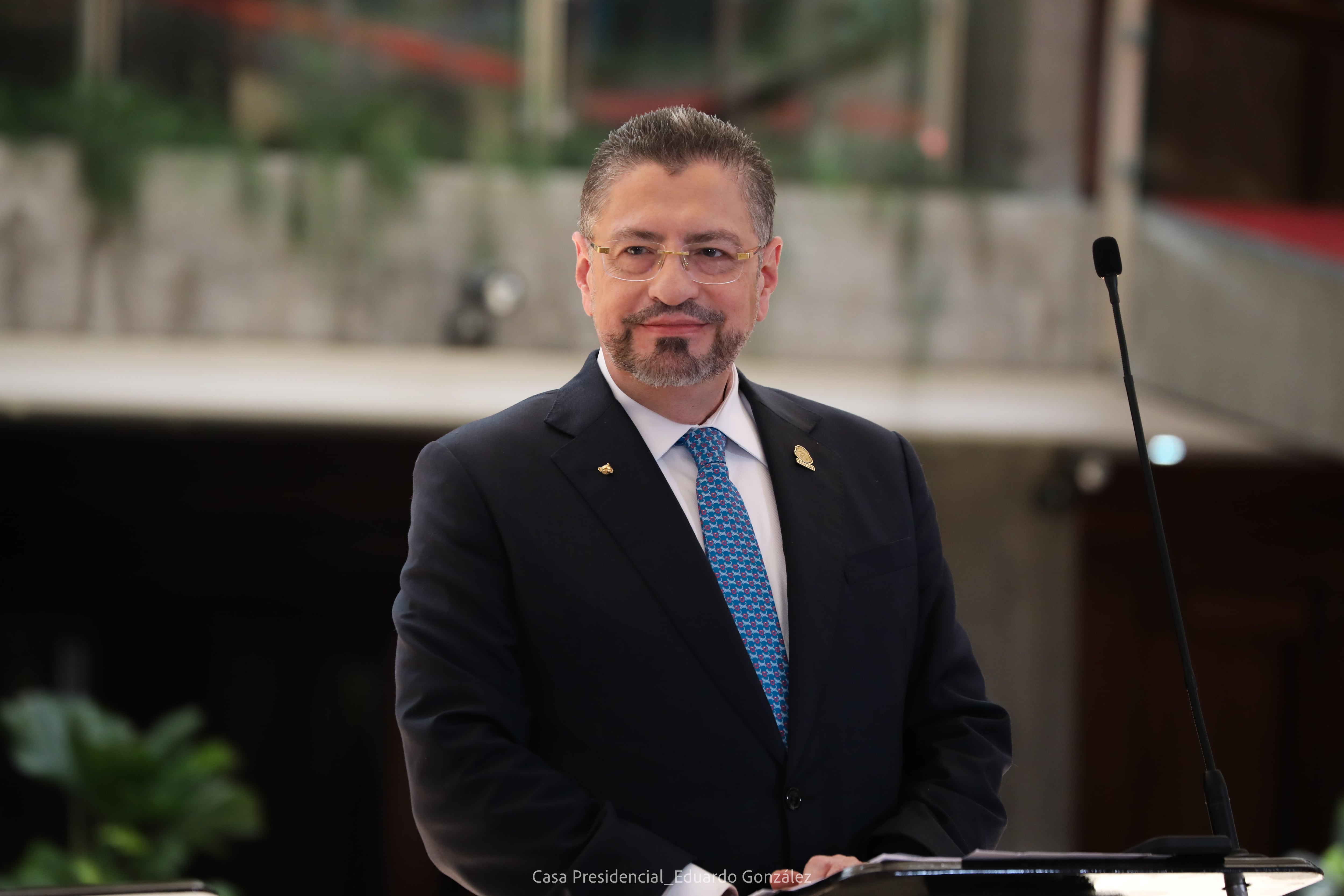 Imágenes de la conferencia de prensa del gobierno de Rodrigo Chaves del 2 de abril del 2025.