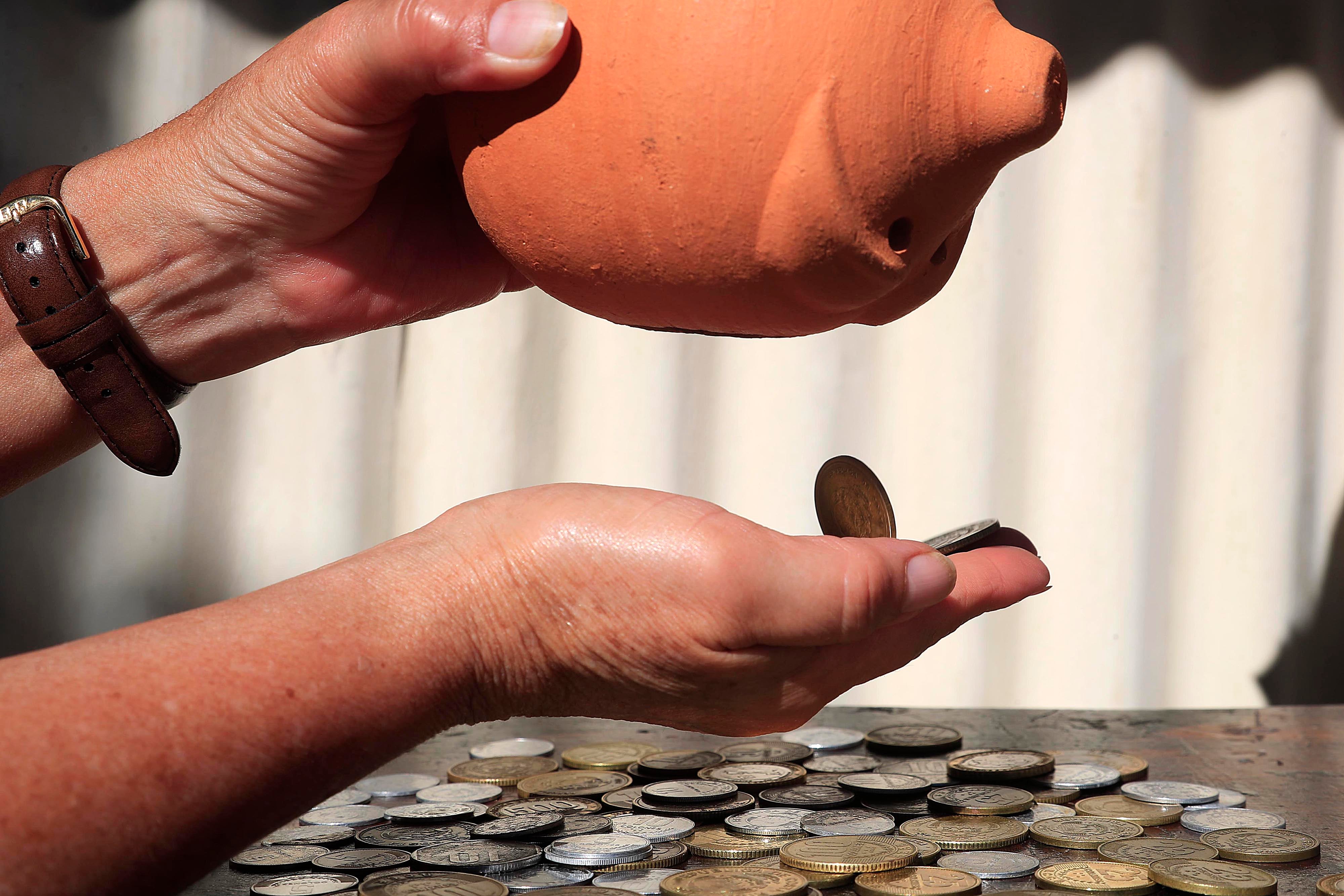 02/01/2024 Fotografías conceptuales para temas: Dinero; Ahorro; Pensión; Pensiones; Plan de retiro; Fondos del ROP; Presupuestos; Operadoras de pensiones; Retiro; Fondos de pensión; Inversión; Monedas; Alcancía; Negocios; Dinero en efectivo; IVM; Colones; Plata; Hacienda; Jubilación; Capital; Finanzas; Gasto; Economía y finanzas; Riqueza. Foto: Rafael Pacheco Granados