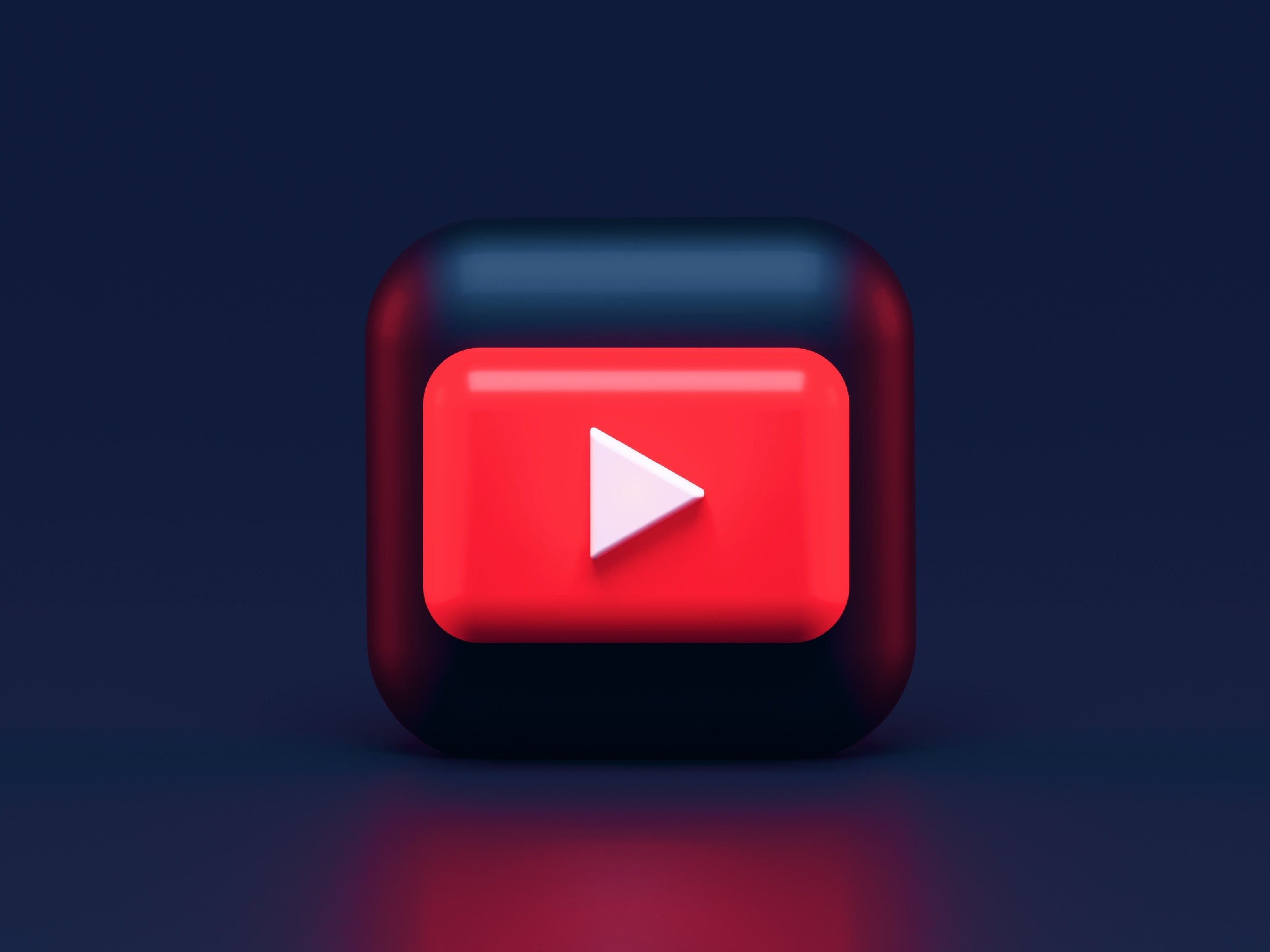 YouTube | El Financiero | Shutterstock