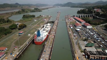 Trump amenaza con retomar control del canal de Panamá