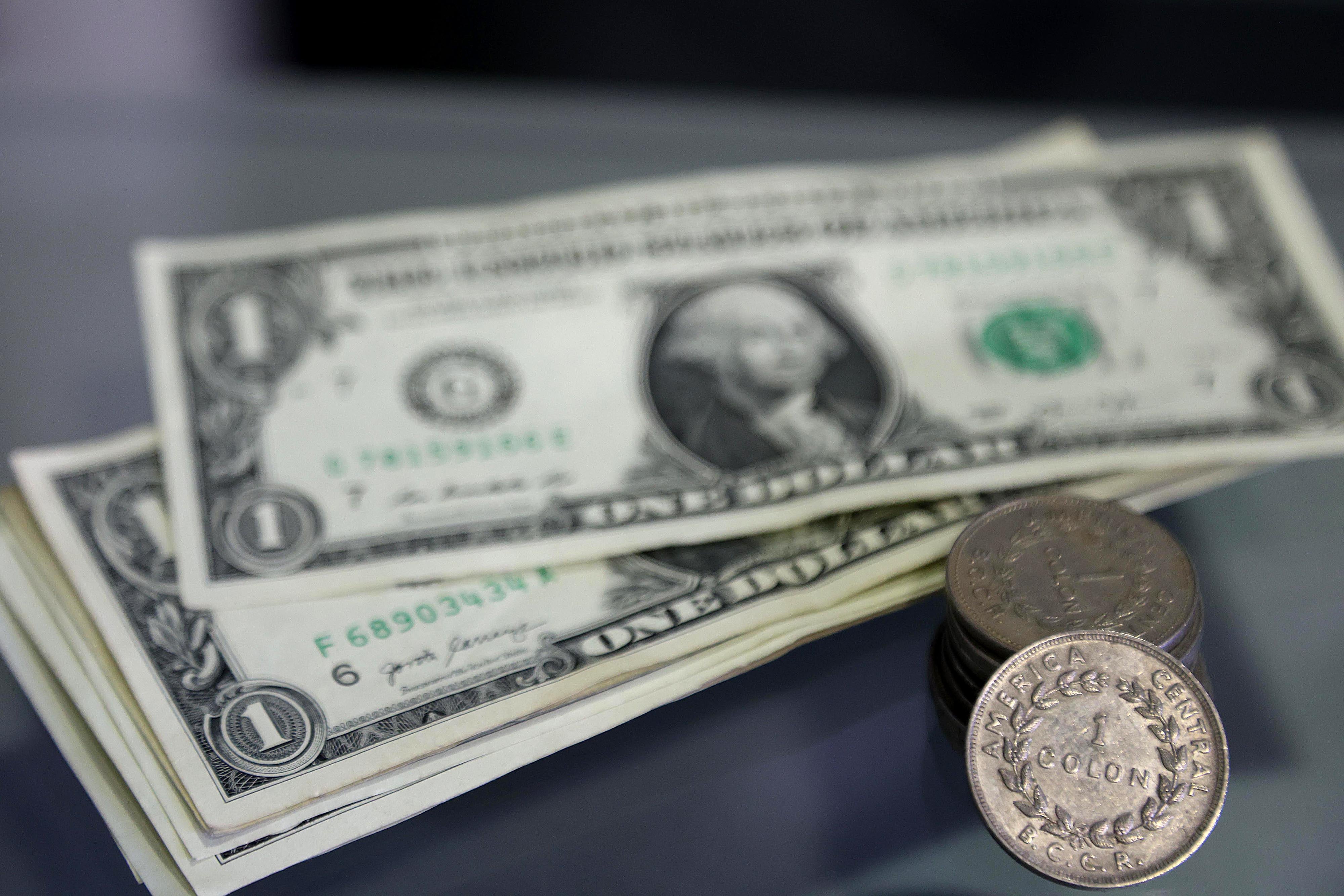 23/04/2024 Fotos de dolares y colones, para notas relacionadas con Tipo de cambio, Cambo de divisas, Dolar vs. colón, Cambio de dolares; Moneda estadounidense, etc. Foto: Rafael Pacheco Granados