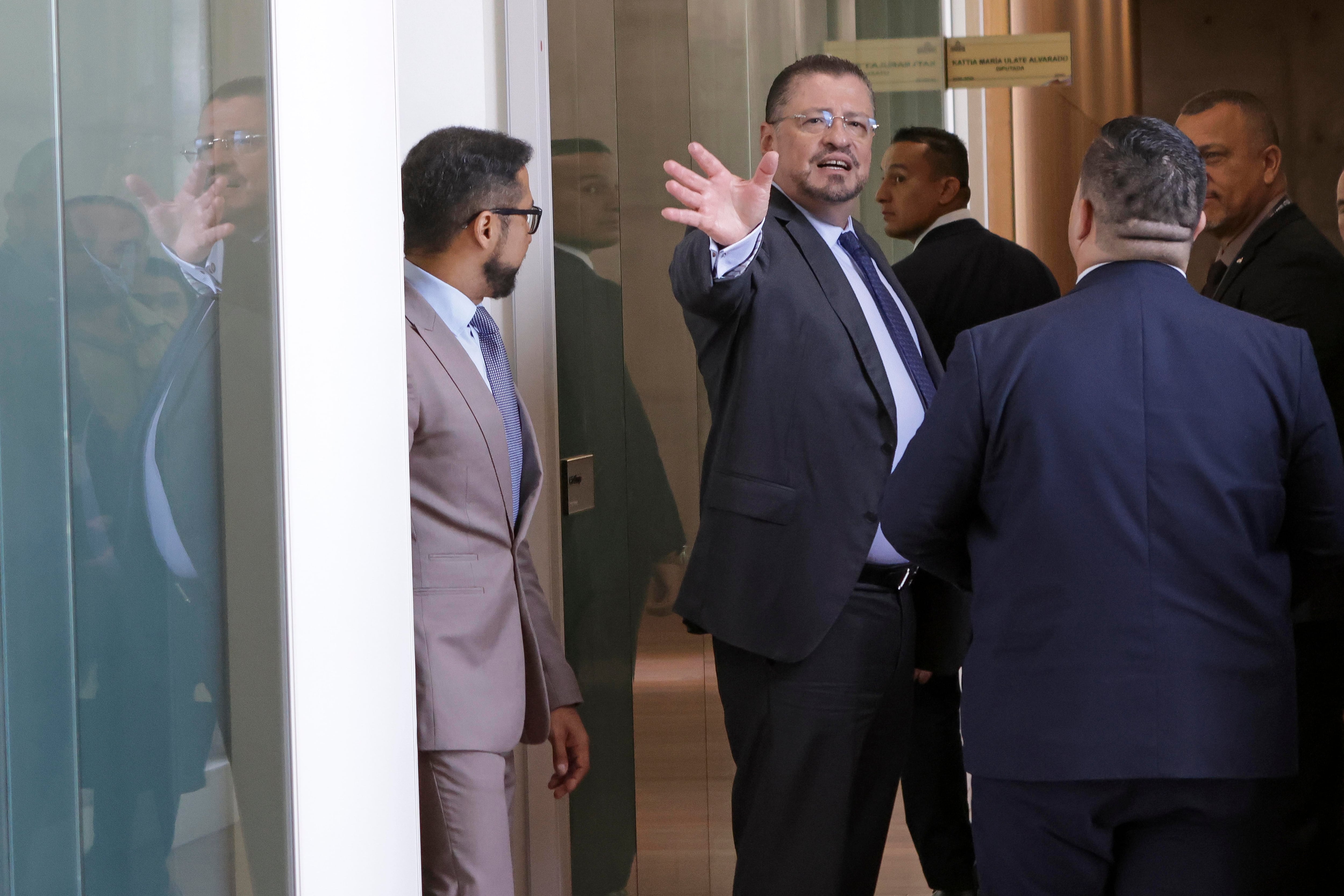 Reunión del Ministro de la Presidencia con la fracción oficialista