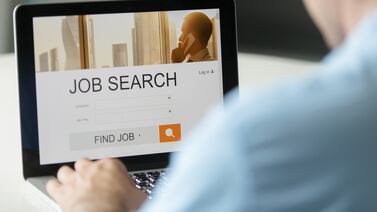 ¿Cuántas personas con empleo están buscando otro trabajo?
