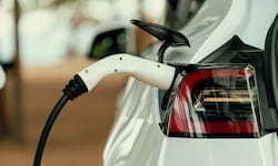 El gigante Stellantis entra en números rojos y suspende dividendos ante el “reset” de su estrategia eléctrica