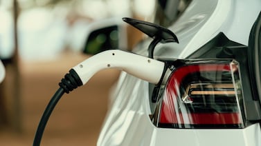 El gigante Stellantis entra en números rojos y suspende dividendos ante el “reset” de su estrategia eléctrica